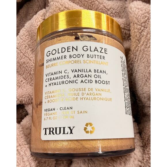 TRULY Golden Glaze Shimmer Body Butter with Vitamin C - Picture 2 of 6